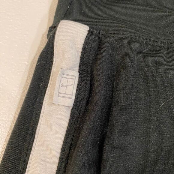 Nike Dri-FIT Black Tennis Running Skort Women’s Medium Built-In Shorts Activewea - Picture 9 of 9